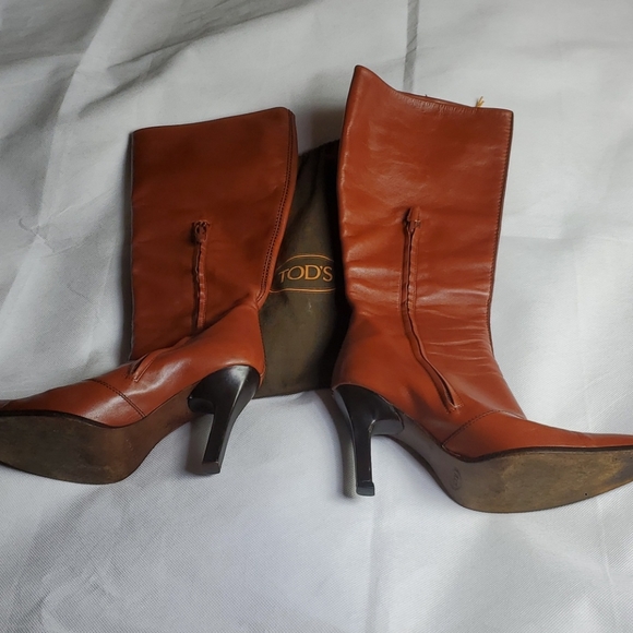 TOD'S Knee Length Boots and Purse - Picture 6 of 13
